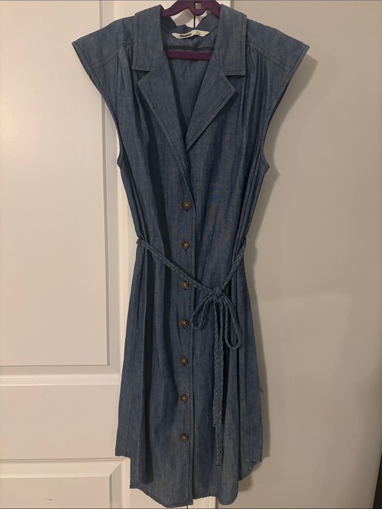 Old Navy Dresses & Skirts - Old Navy Blue Sleeveless Button-Front Chambray Dress with Tie Belt